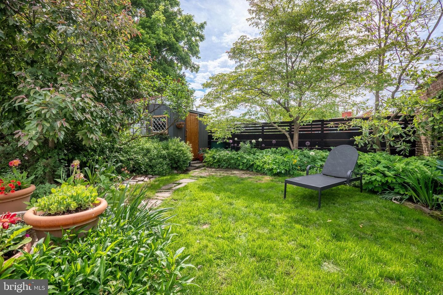 657 W Kingsley Street photo 41