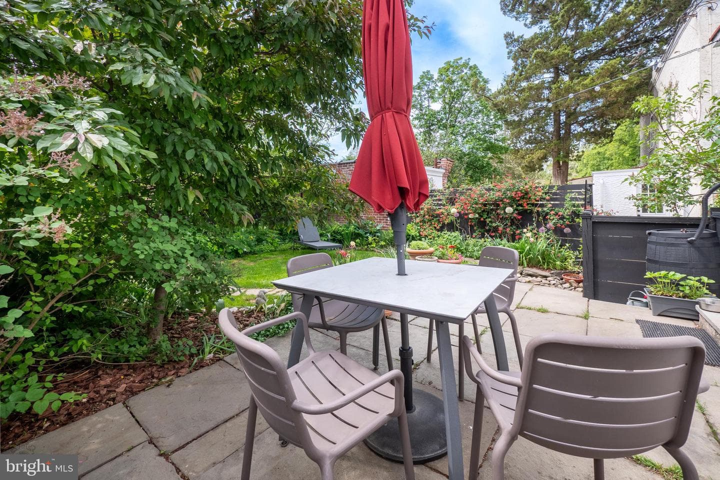 657 W Kingsley Street photo 44
