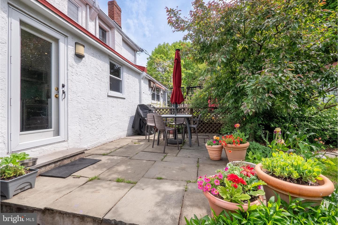 657 W Kingsley Street photo 45