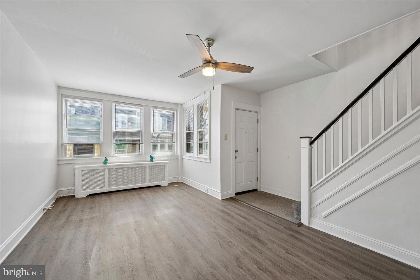 3213 W Hilton photo 3