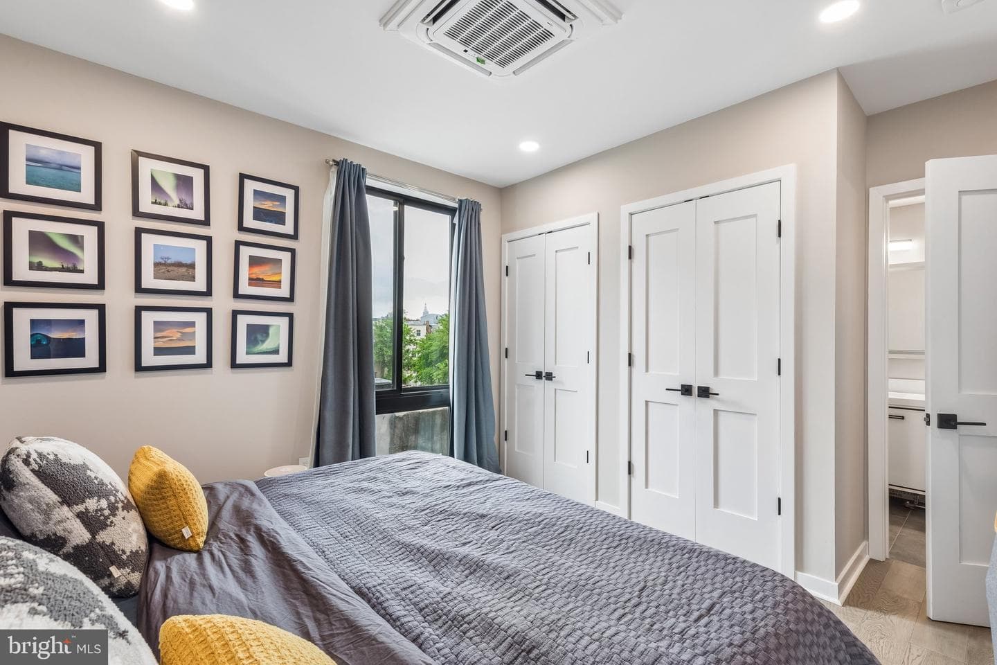 1648-50 Ridge Avenue #302 photo 19