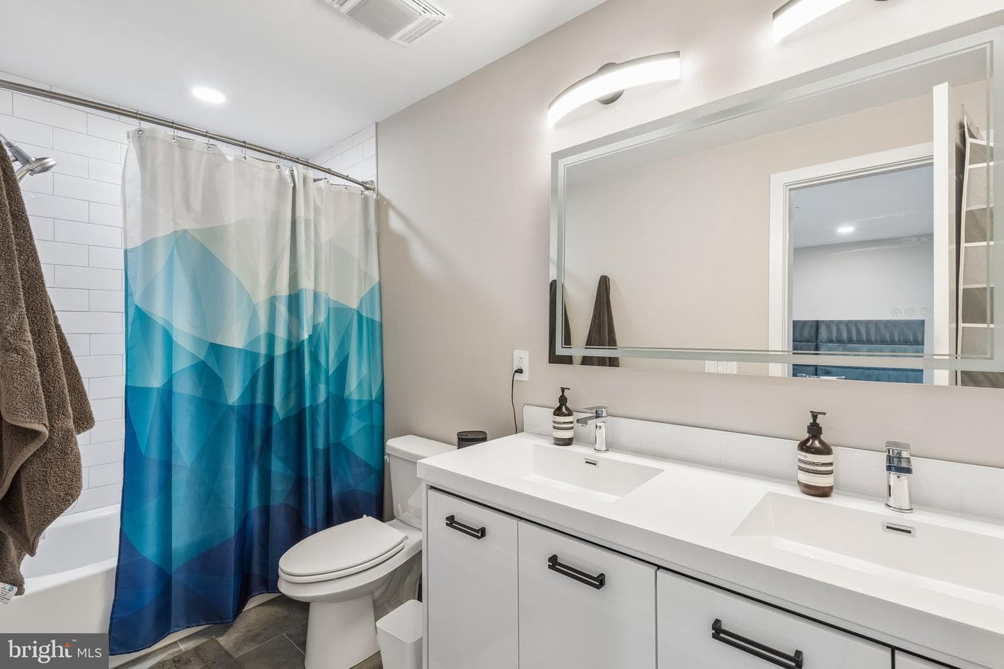 1648-50 Ridge Avenue #302 photo 23