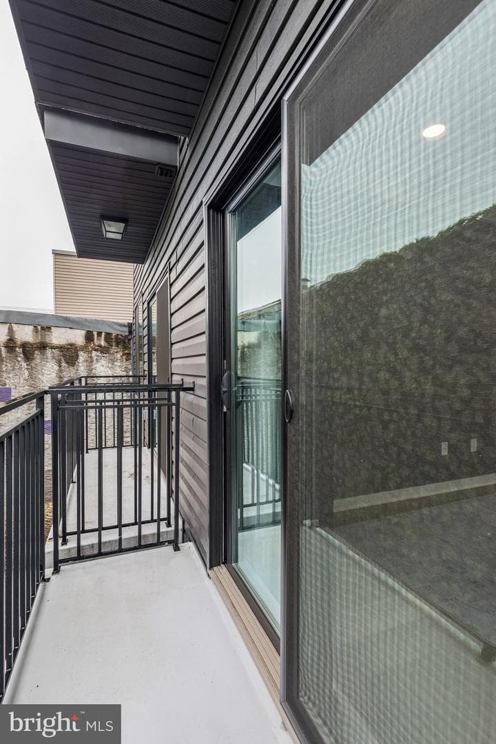 1648-50 Ridge Avenue #302 photo 5