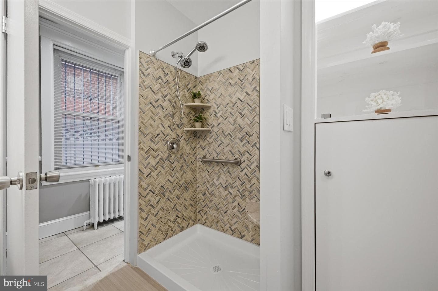 1127 Green Street photo 9