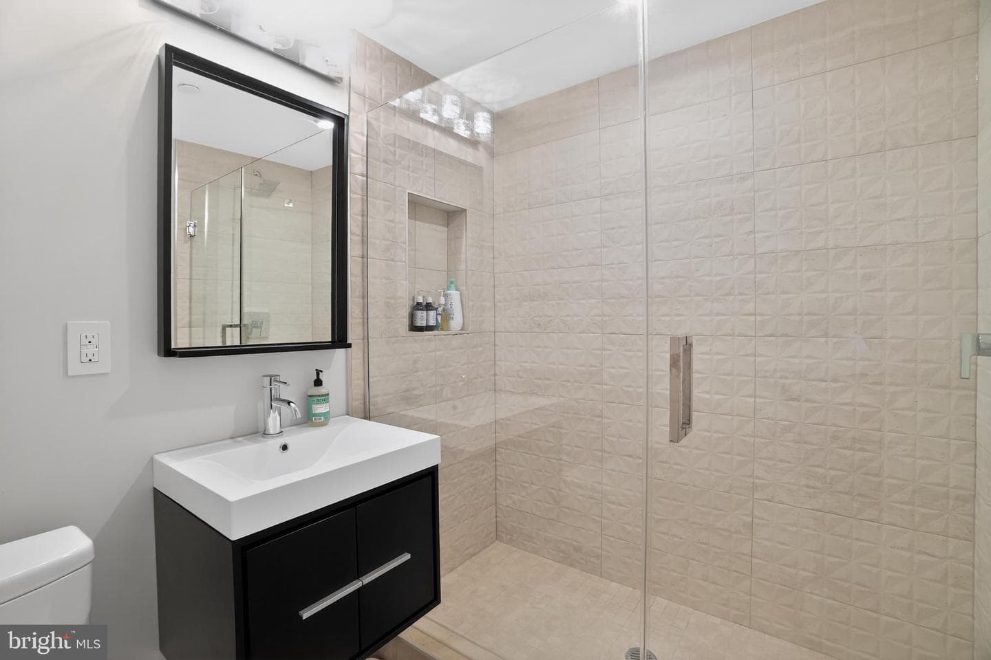 432 Gaskill Street photo 24
