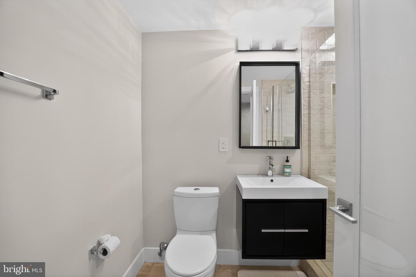 432 Gaskill Street photo 25