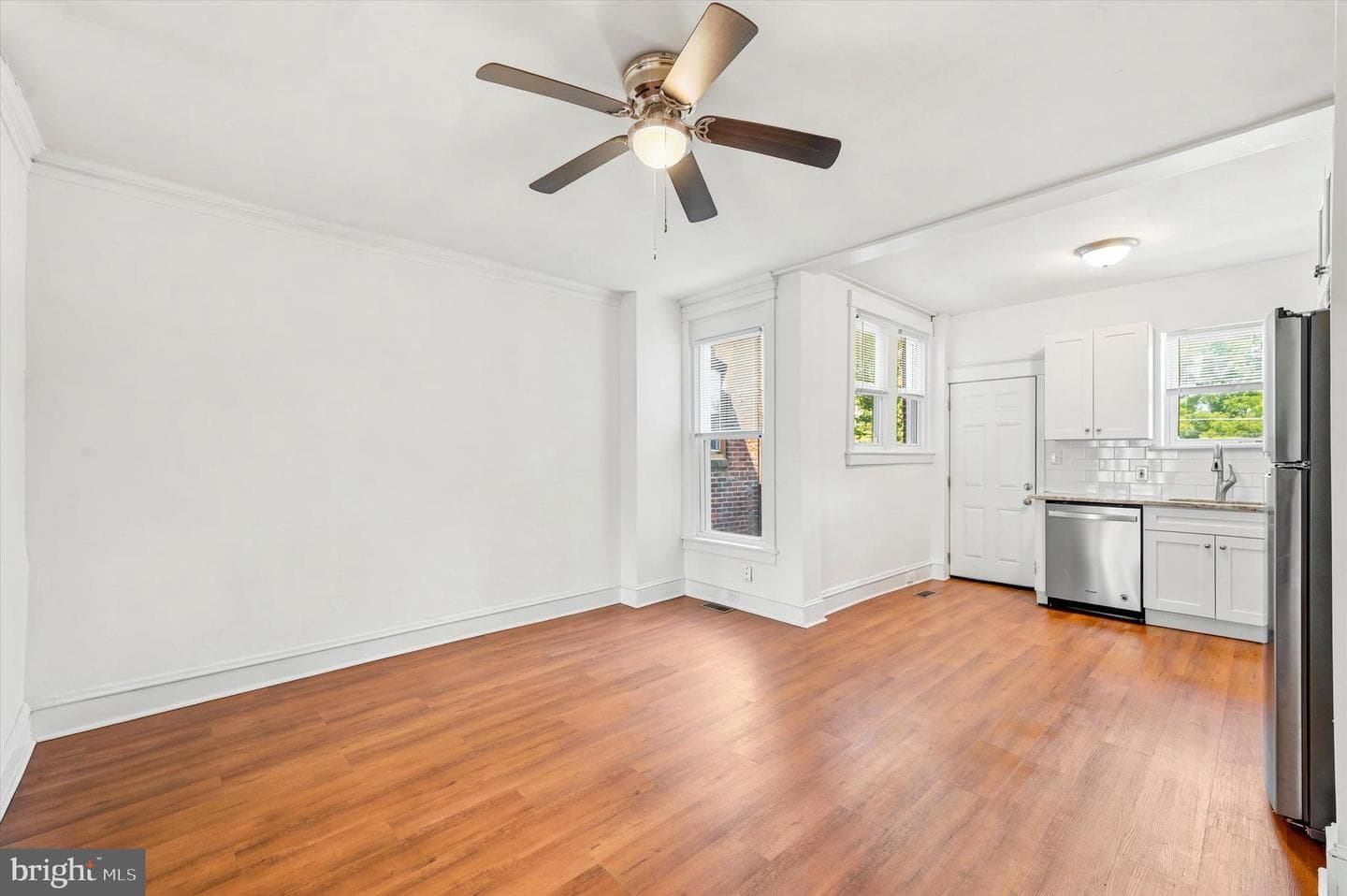 5851 Fernwood Street photo 10