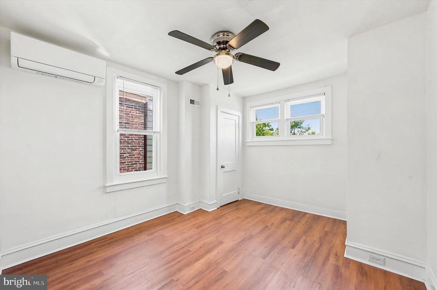 5851 Fernwood Street photo 21