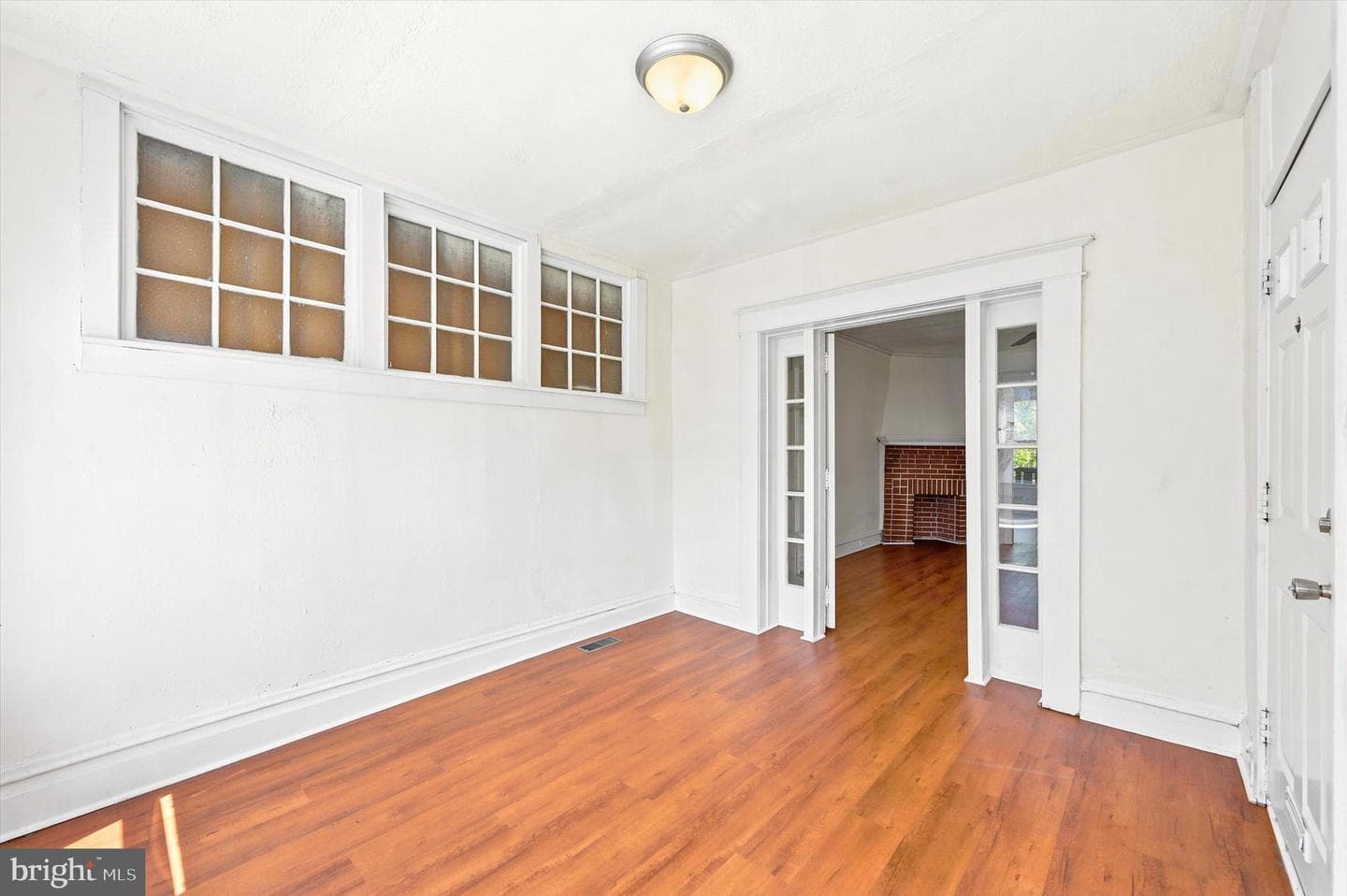 5851 Fernwood Street photo 3