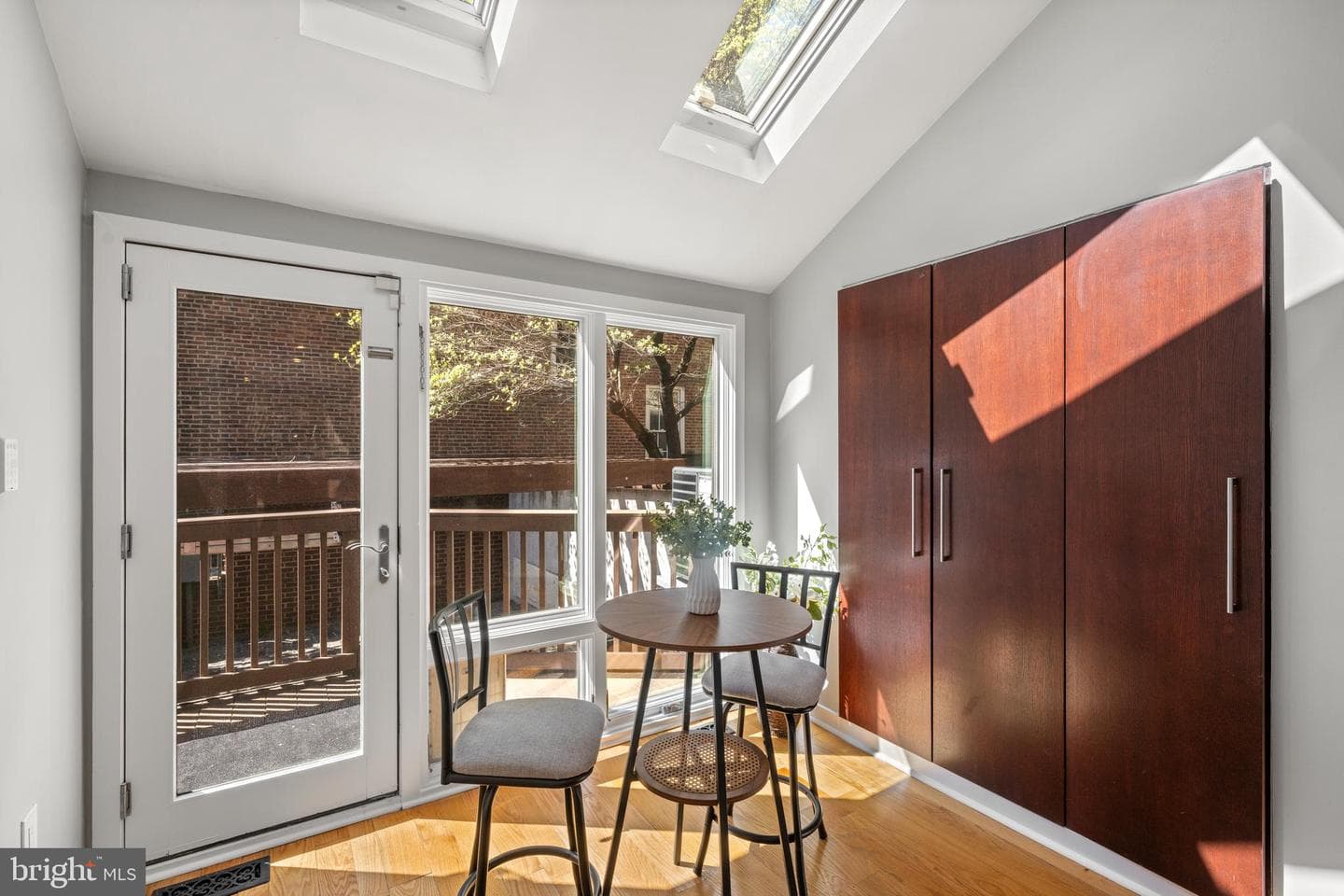 303 Spruce Street photo 10