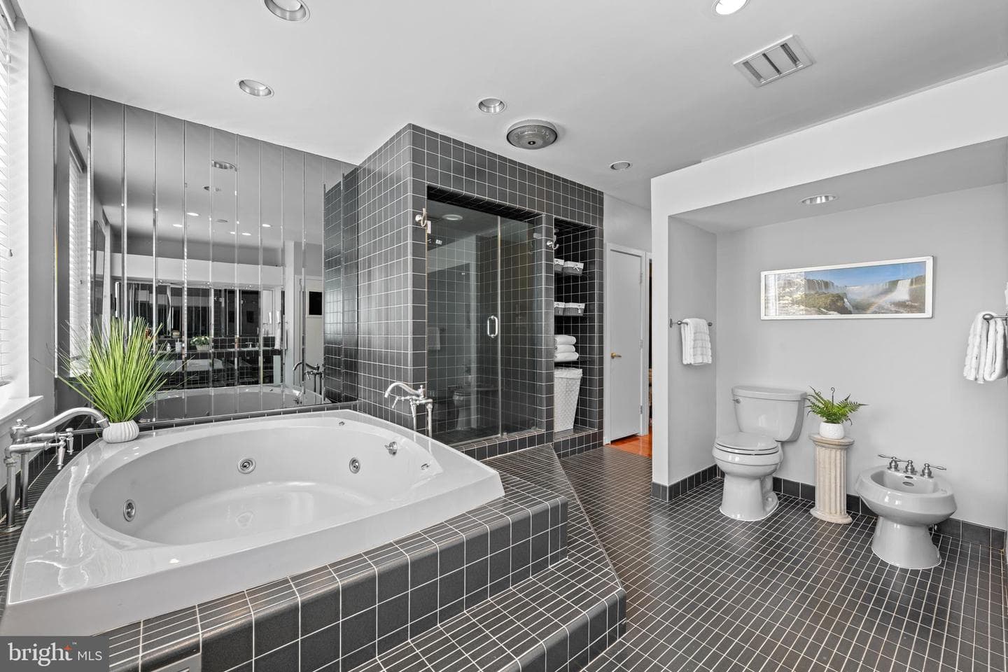 303 Spruce Street photo 14