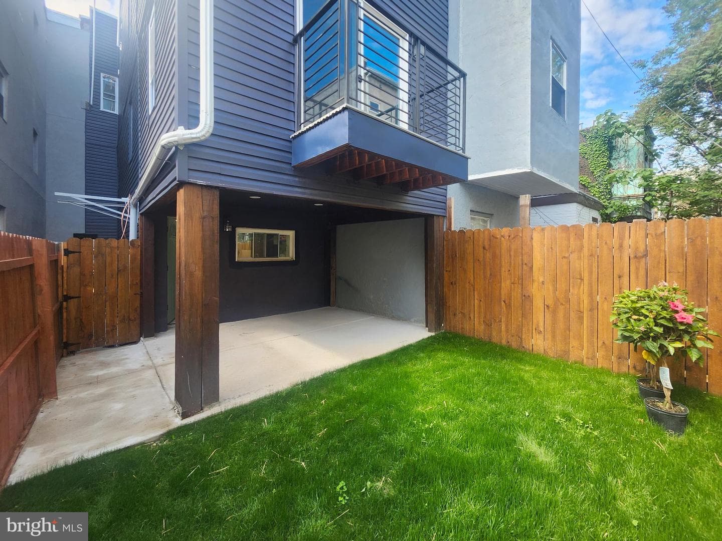 429 Tasker Street photo 24