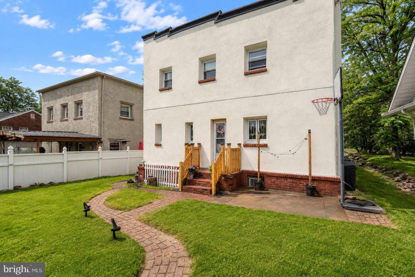 427 Hartel Ave photo 4