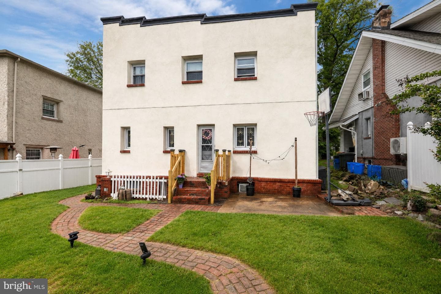 427 Hartel Ave photo 5