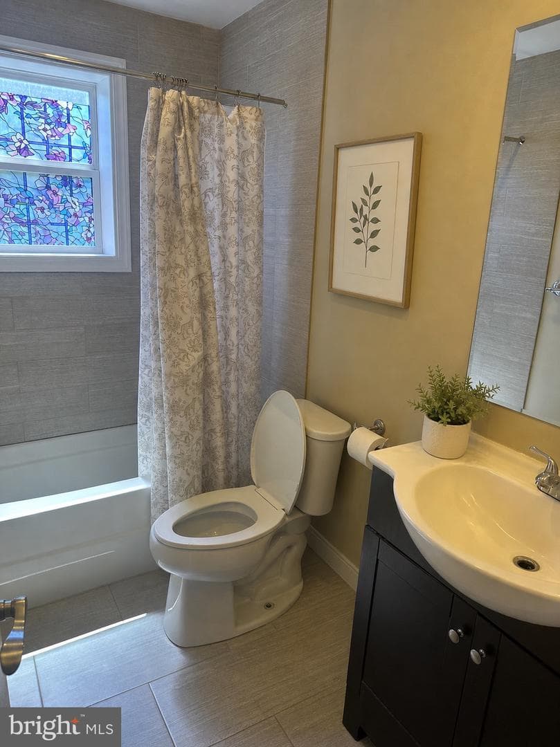 1749 Sepviva Street photo 11