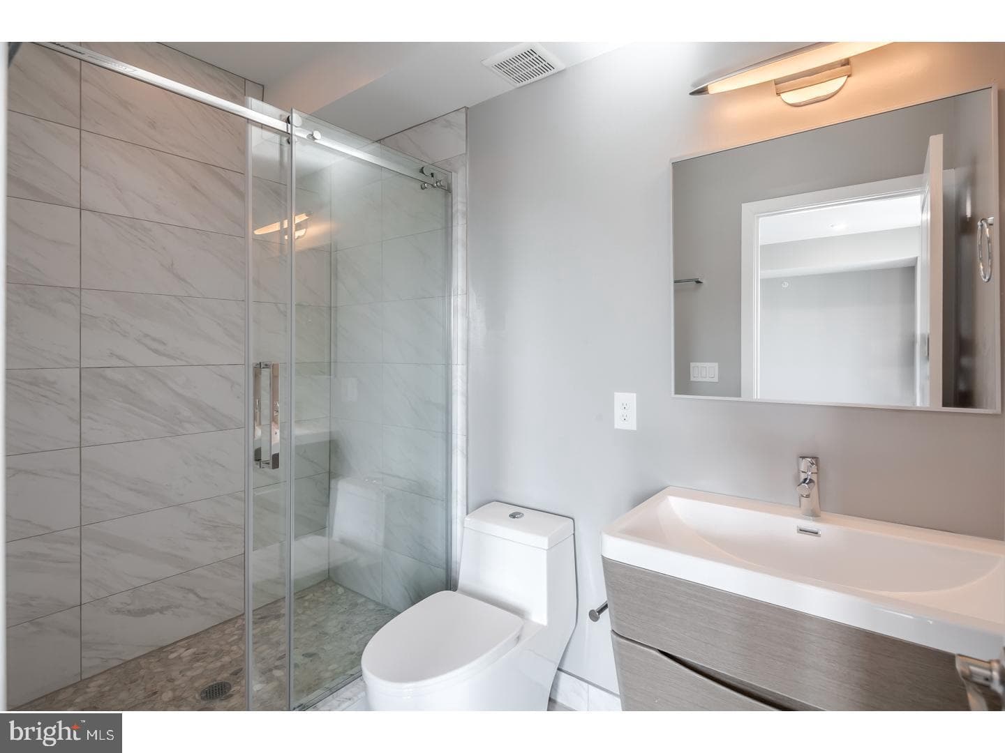 910 N 16th Street #c photo 9