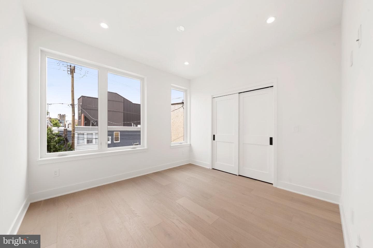 2121 E Sergeant Street photo 55