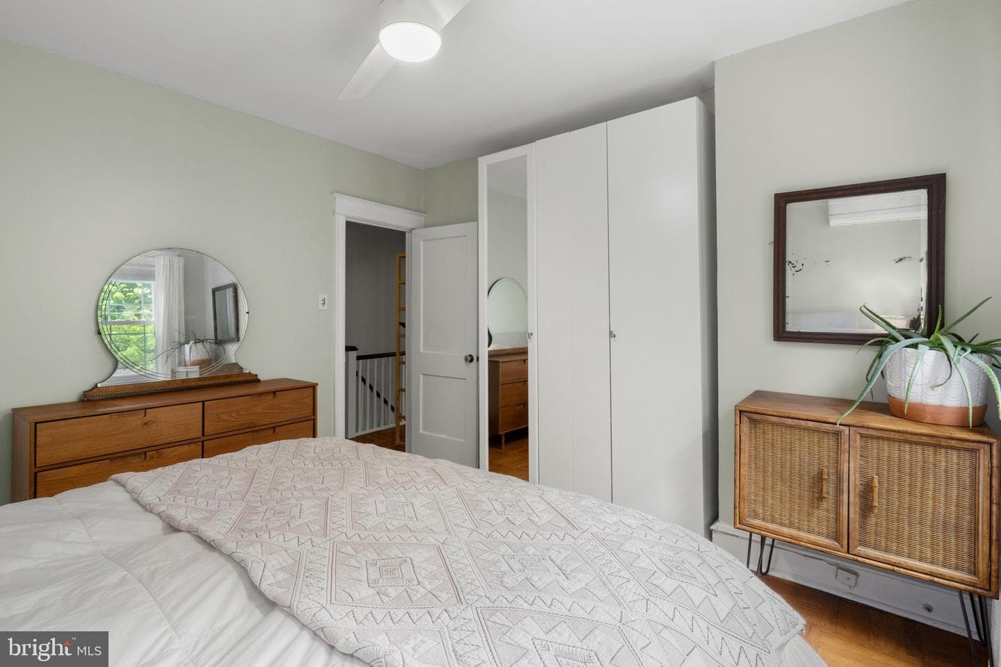 156 E Roumfort Road photo 43