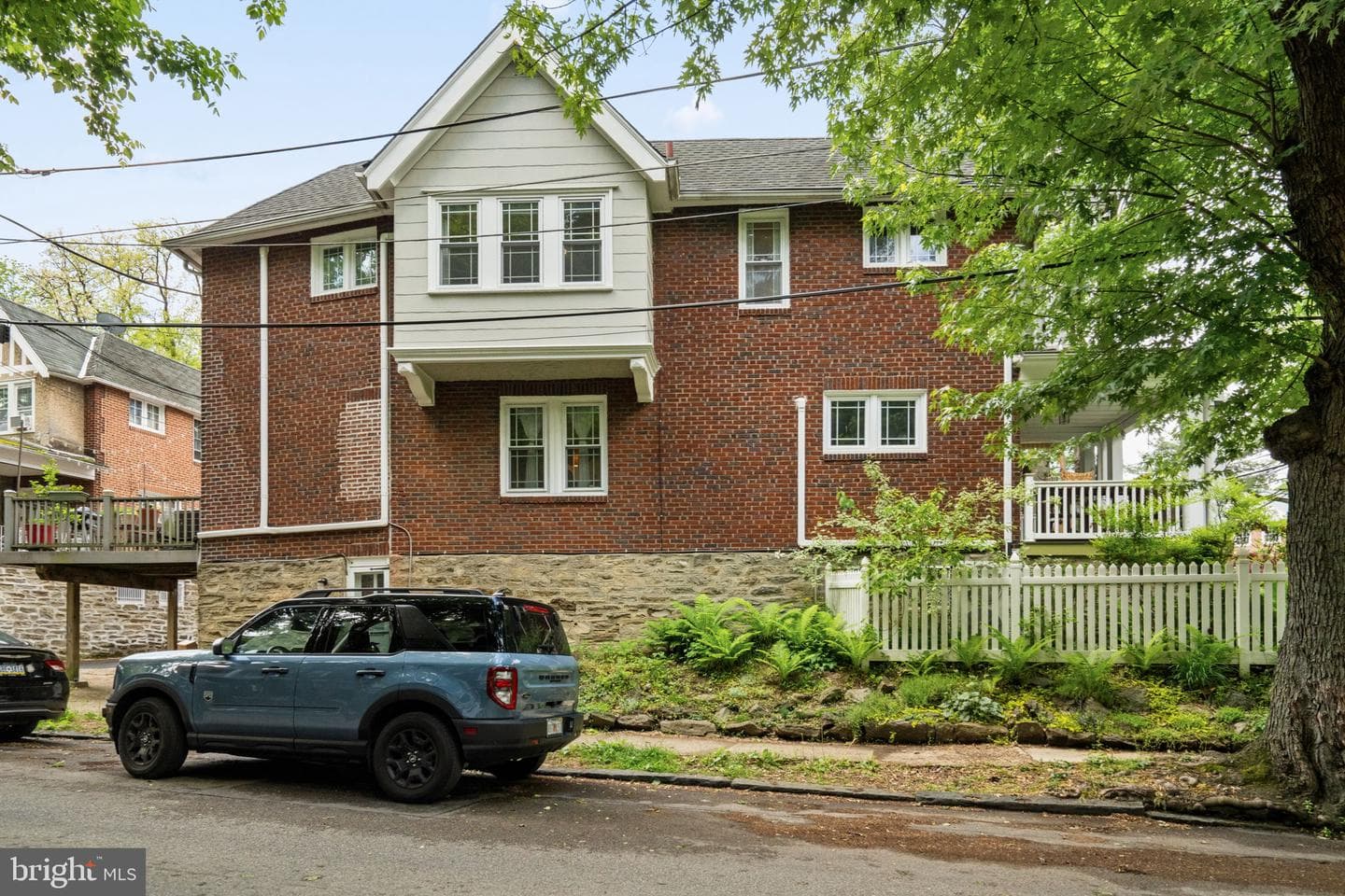 156 E Roumfort Road photo 54