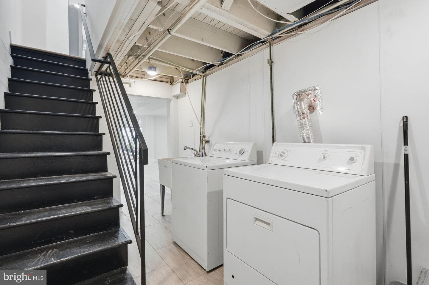 2822 Maxwell Street photo 47