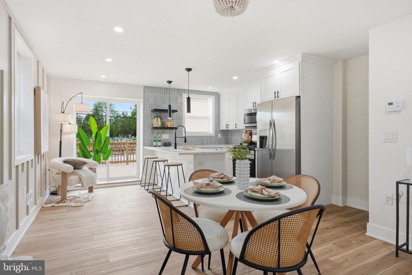 1128 E Upsal Street photo 6