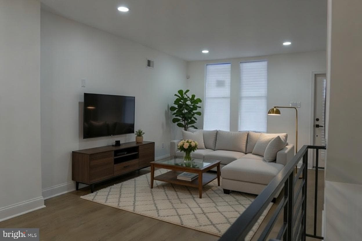 5632 Larchwood Avenue photo 3