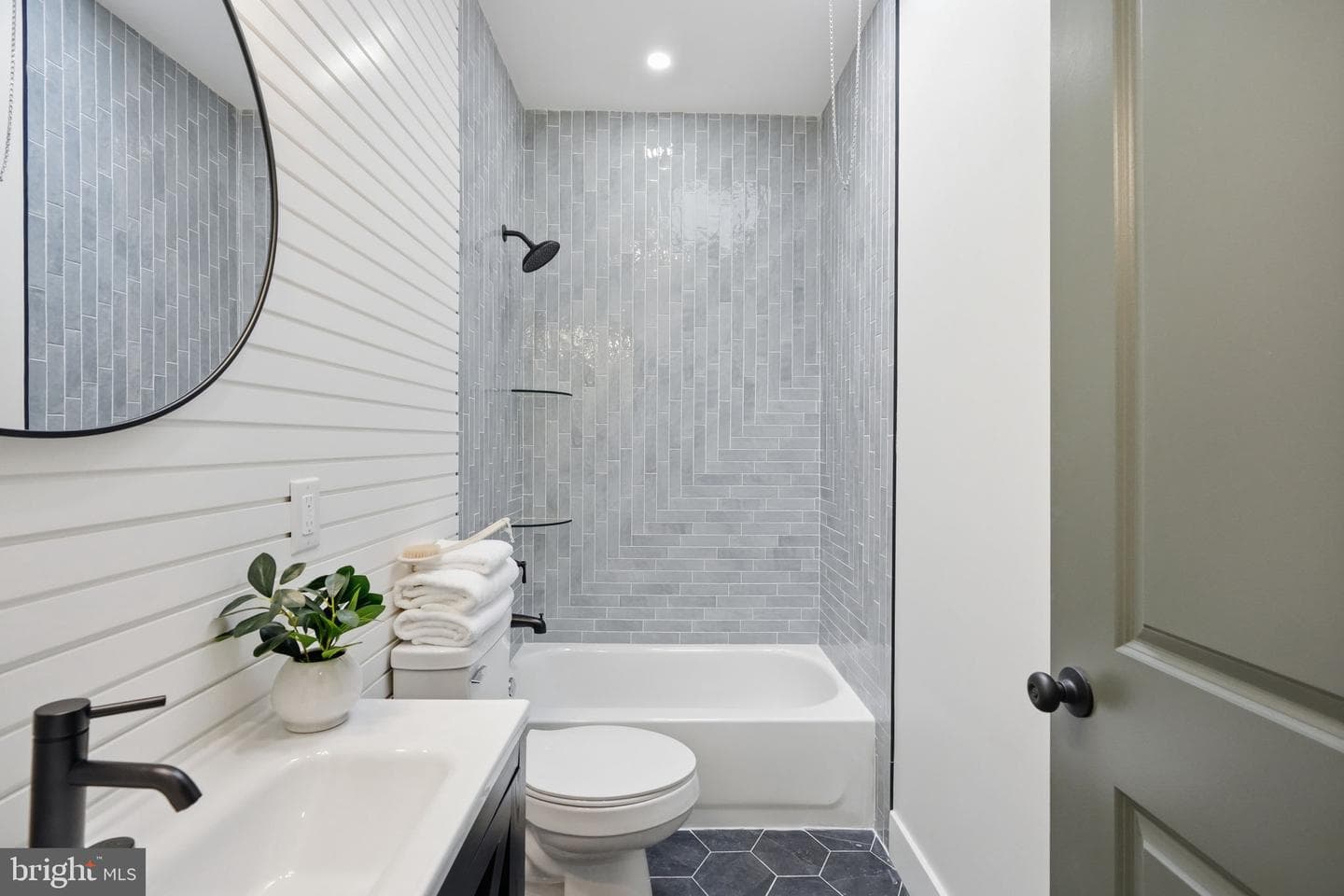 512 S Yewdall Street photo 21