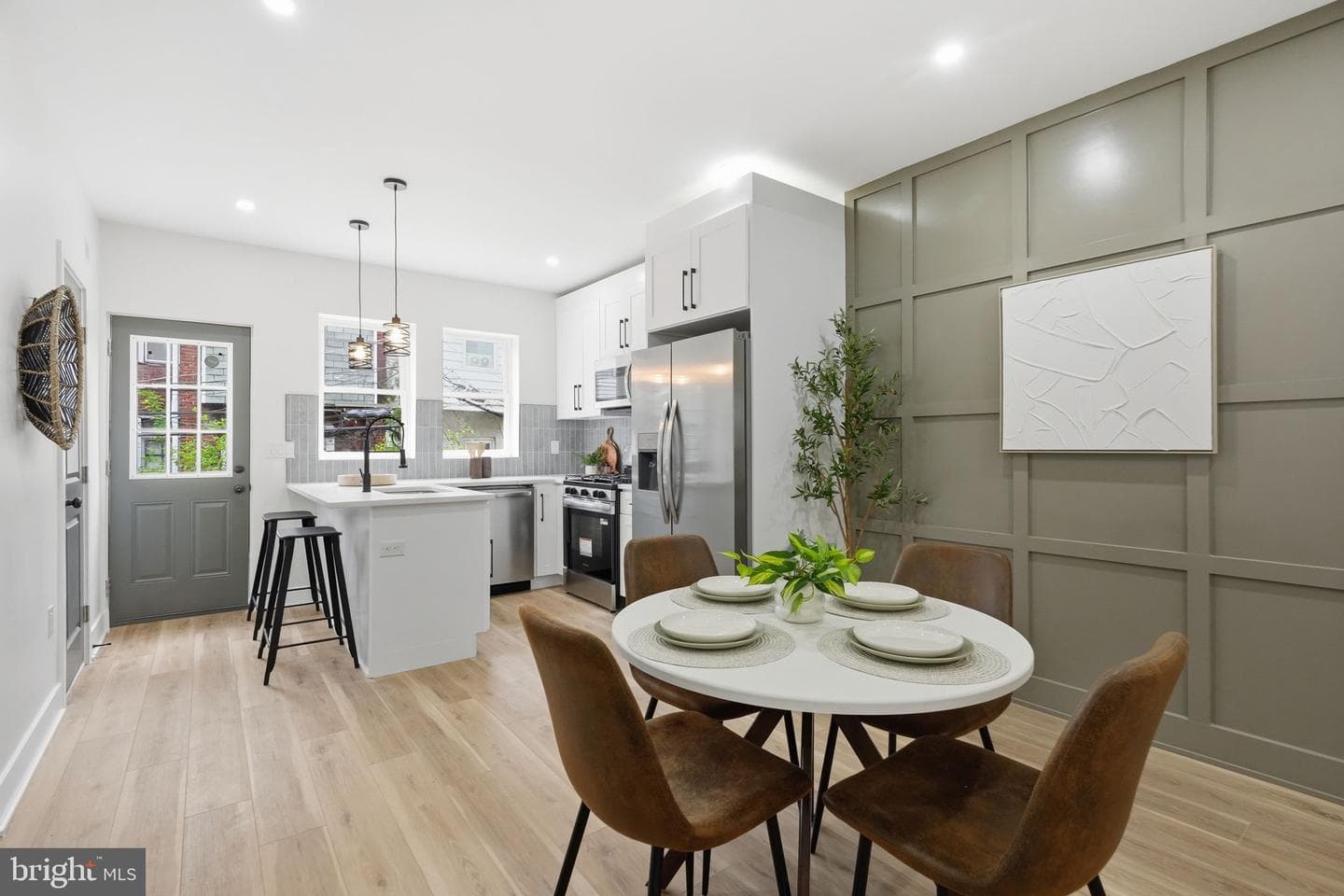 512 S Yewdall Street photo 8