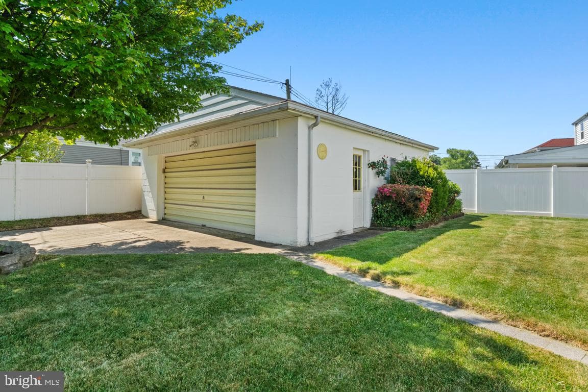 9735 Glenhope Road photo 29