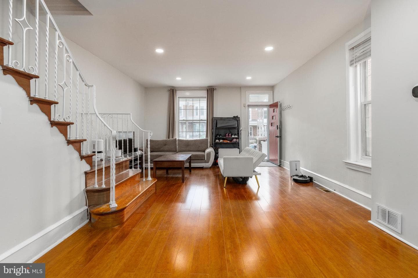 464 Monastery Avenue photo 5