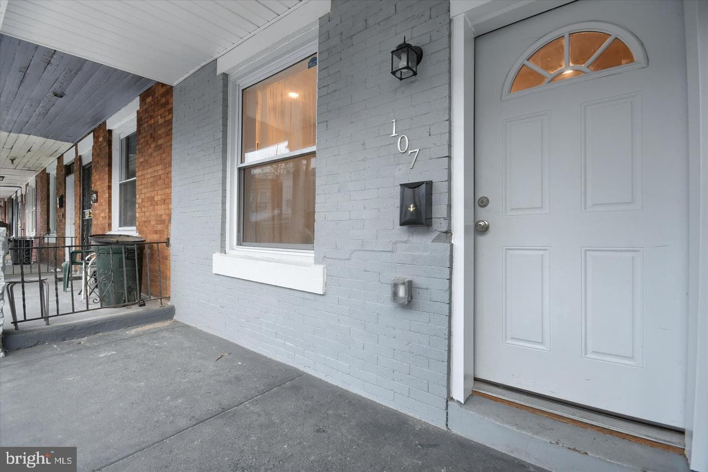 107 N Yewdall Street photo 3