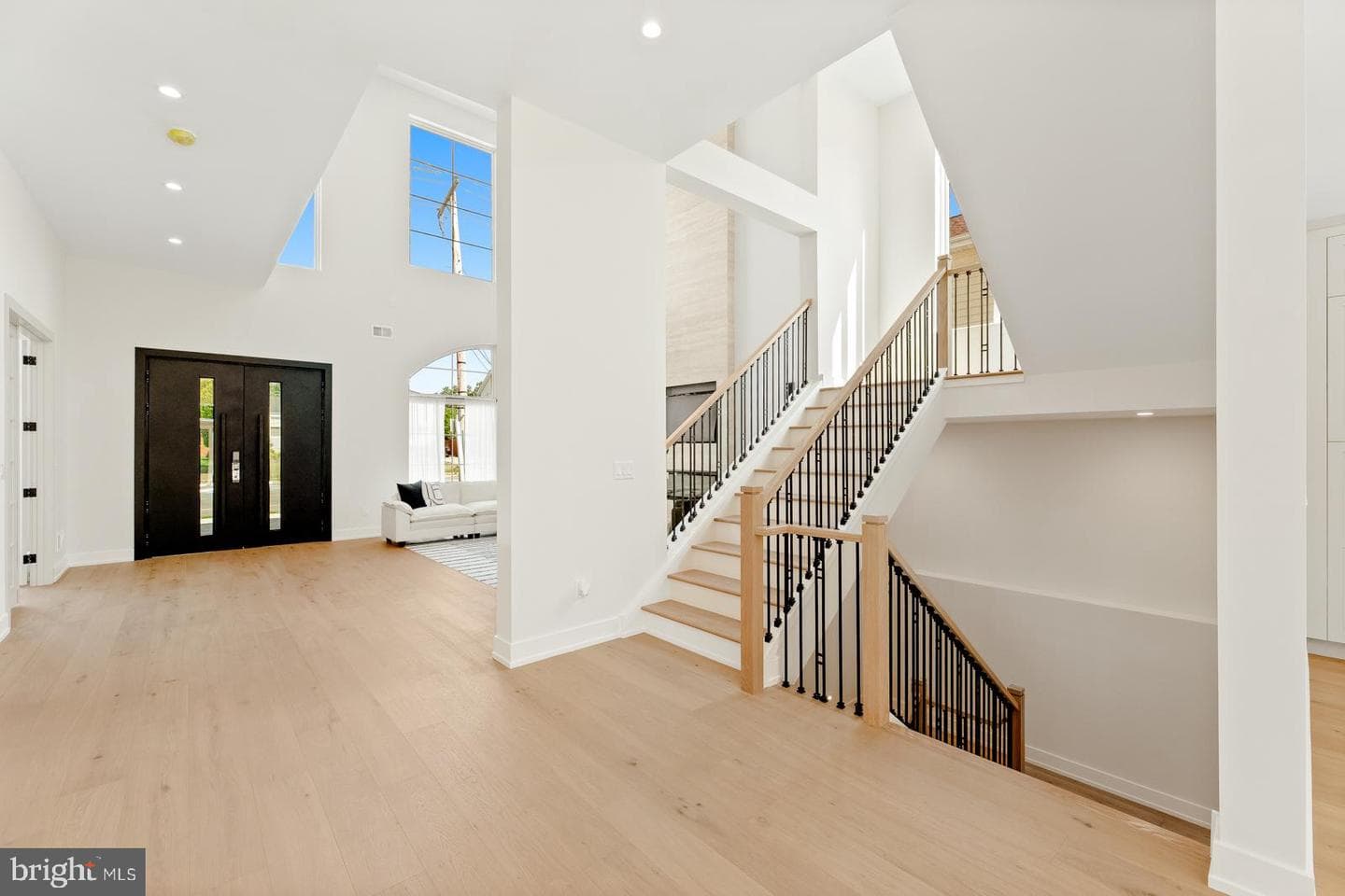 9741 Krewstown Road photo 15