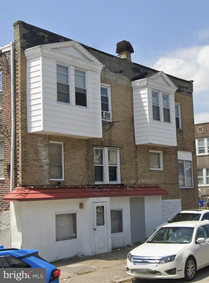 5961 N Leithgow Street photo 3