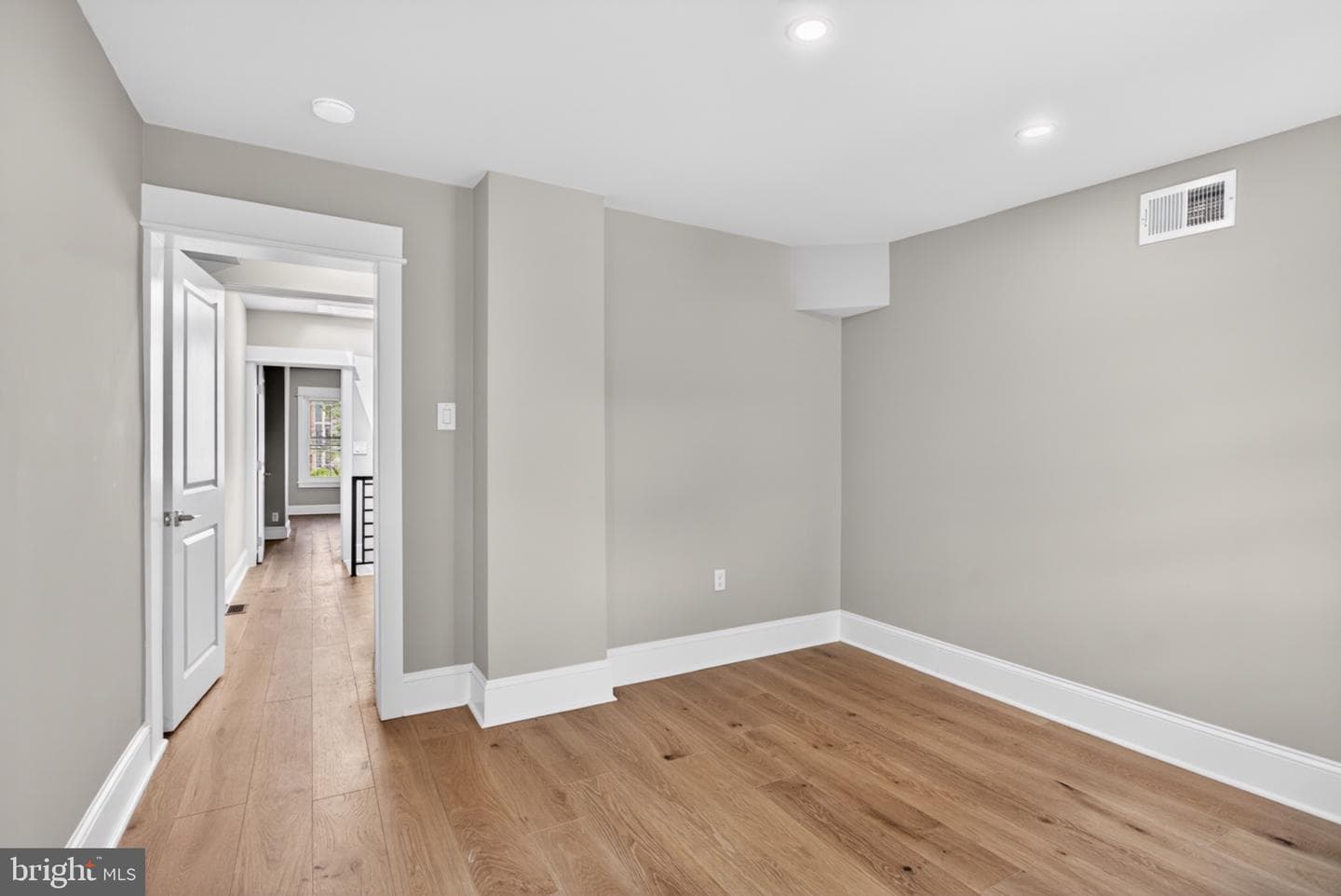 1215 N Lecount Street photo 23