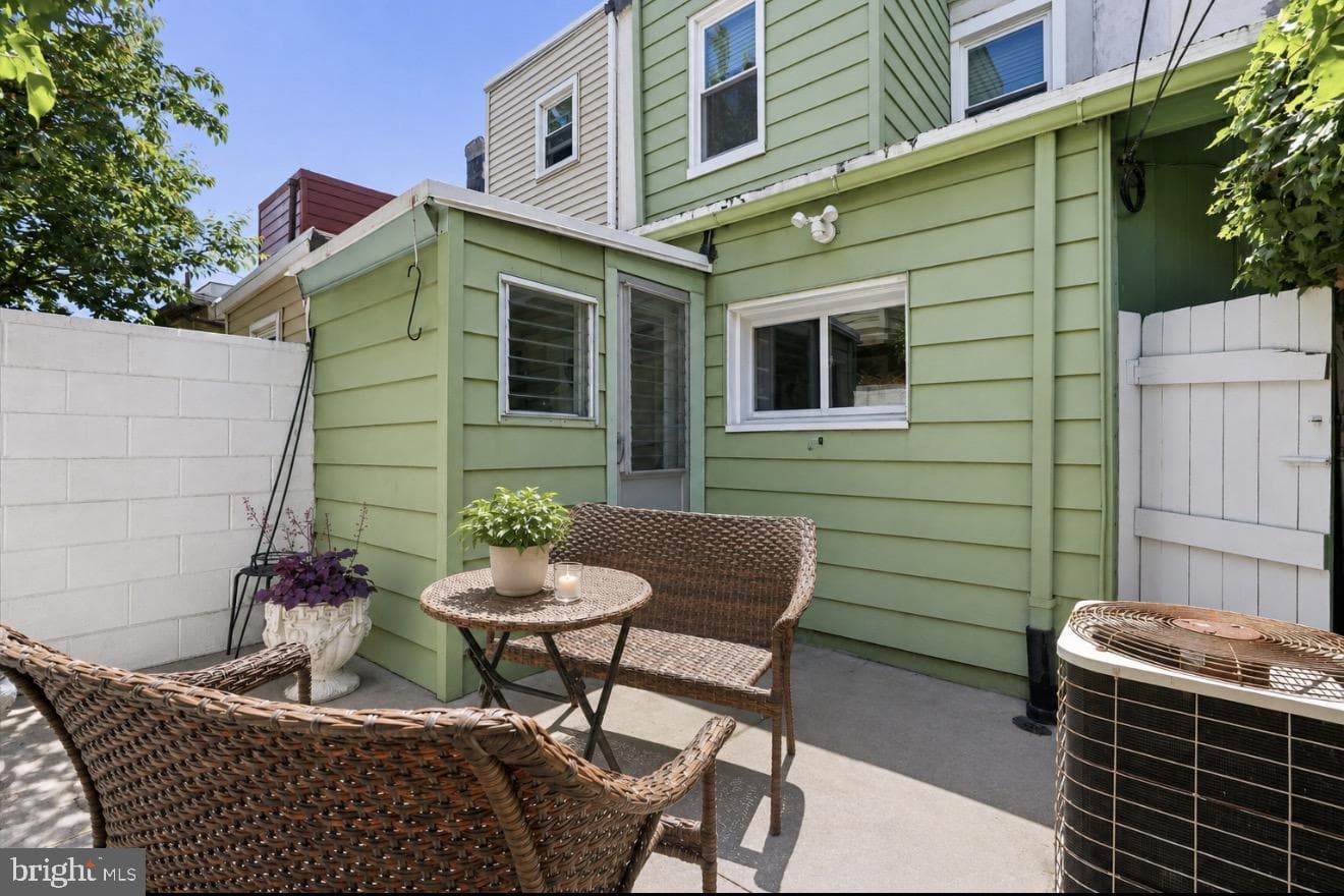 227 Watkins Street photo 10