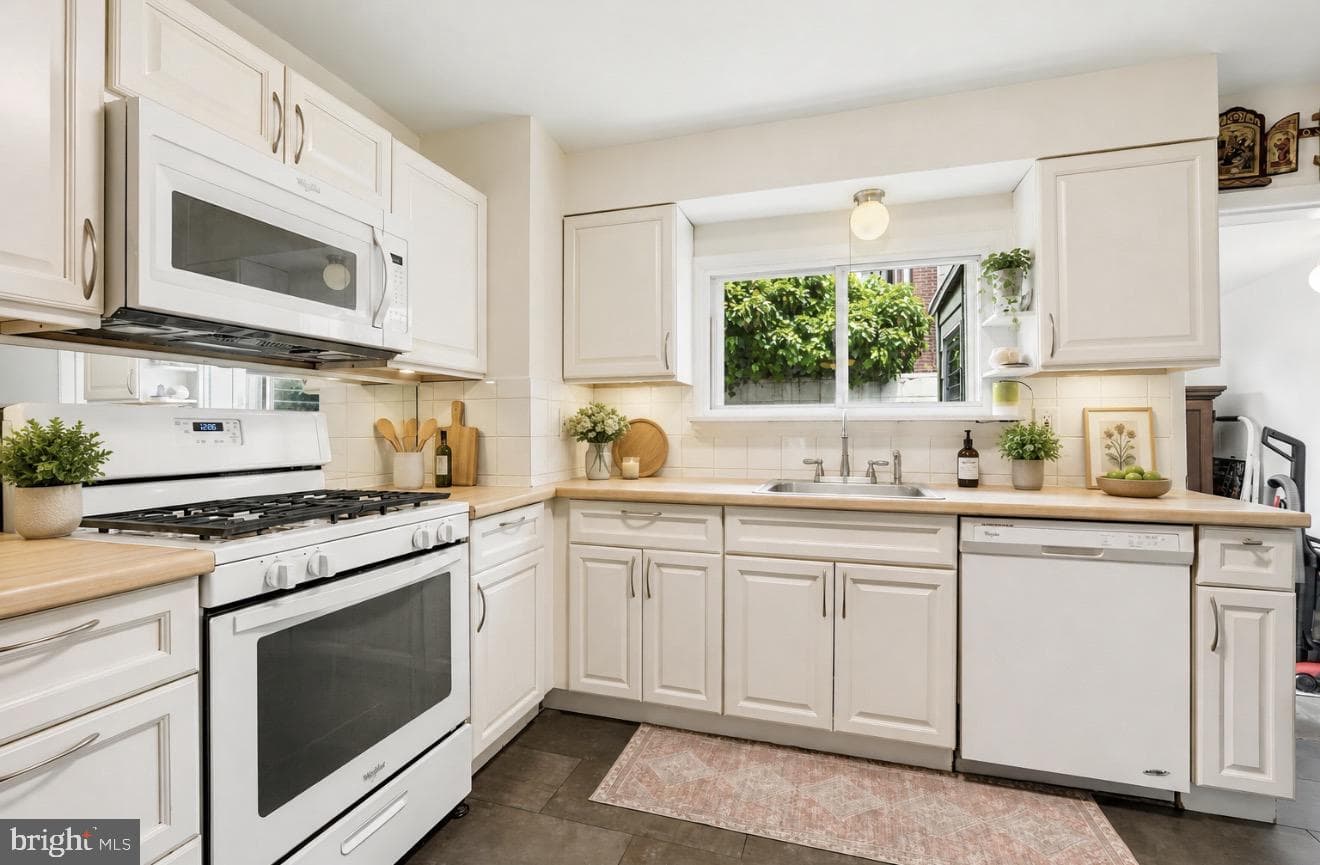 227 Watkins Street photo 5