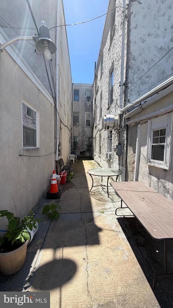 1517 Christian Street photo 3