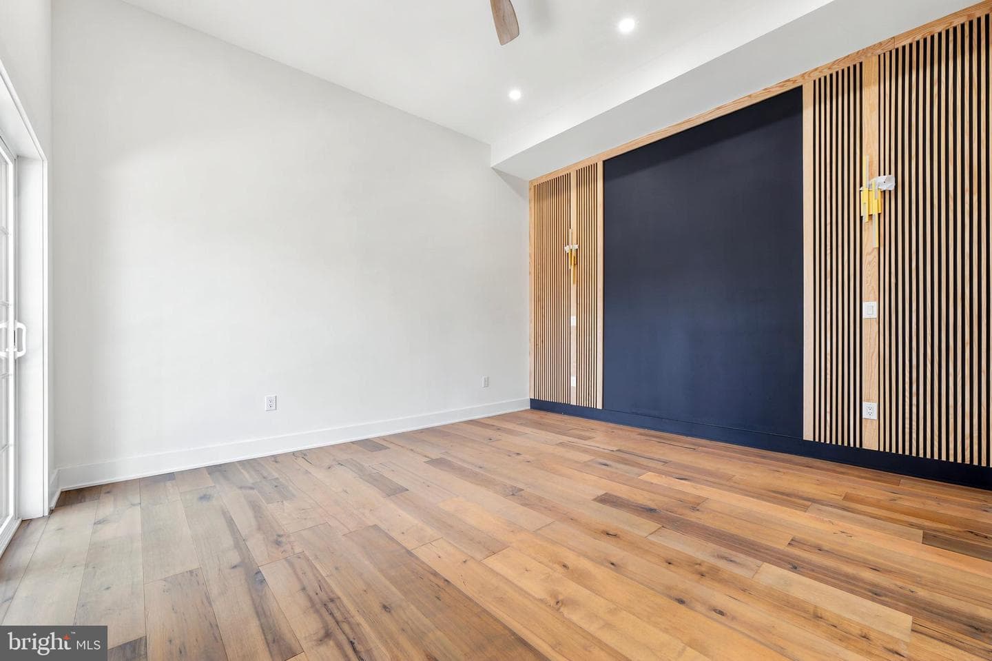 2506 E York Street photo 22