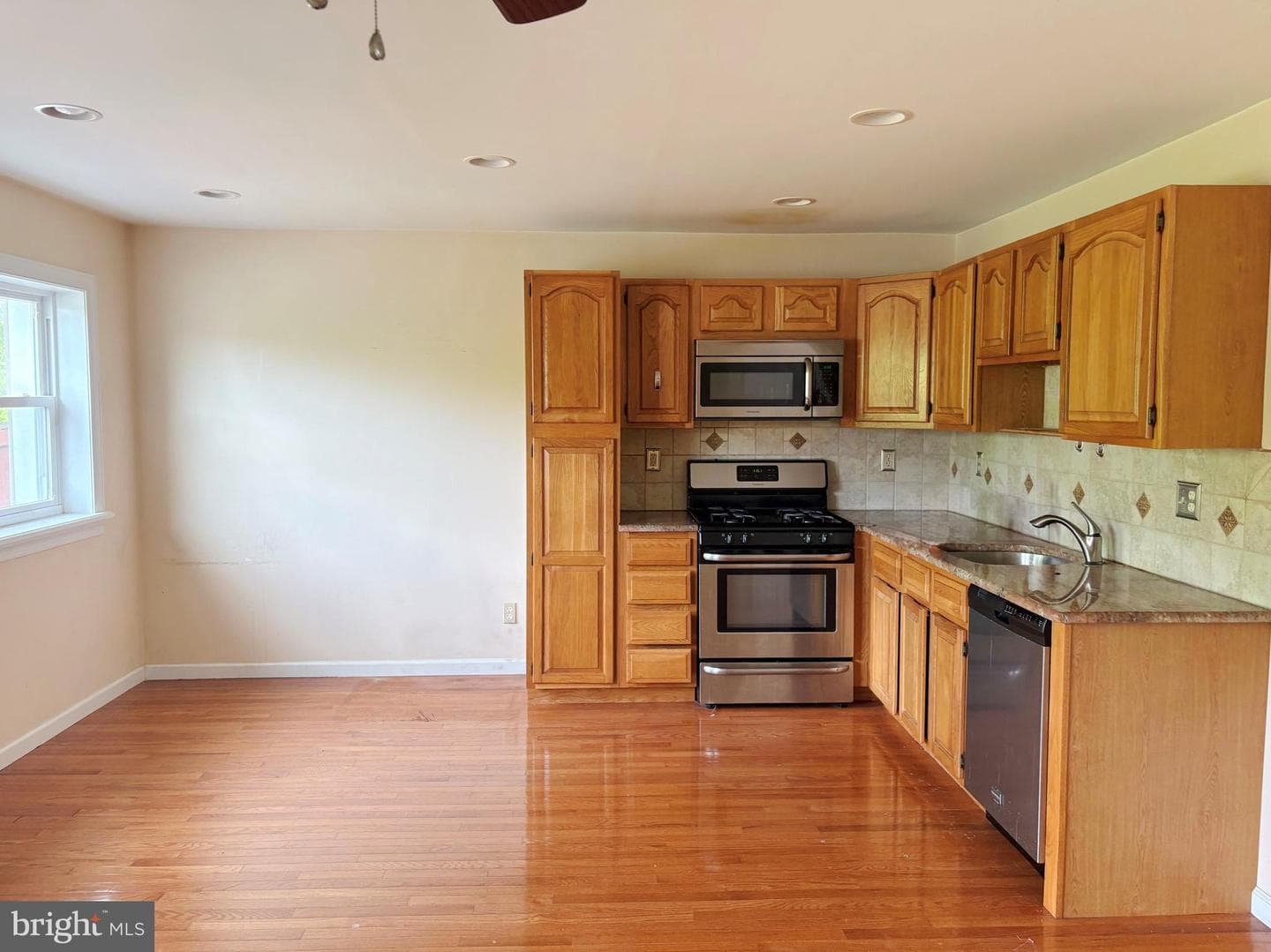 12518 Fedor Place photo 8