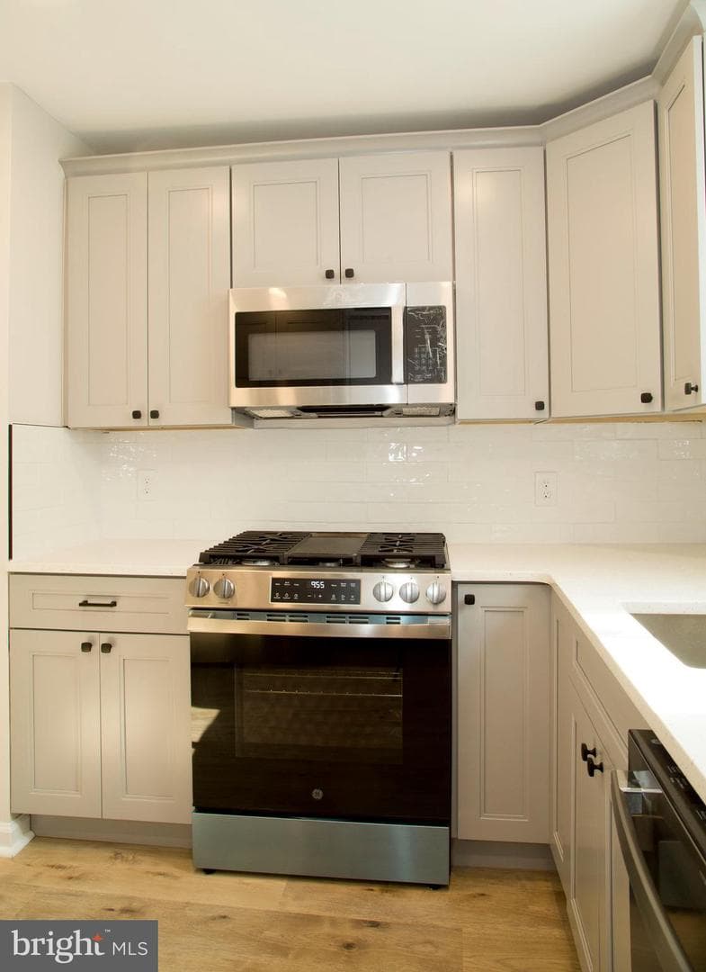 1229 S Warnock Street photo 5