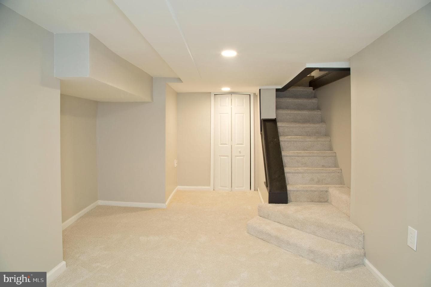 1229 S Warnock Street photo 9