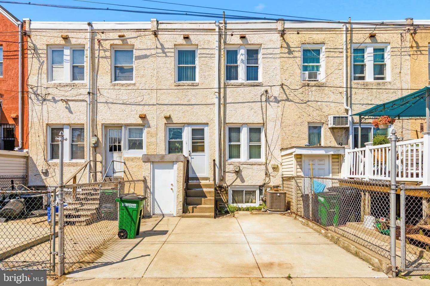 948 Johnston Street photo 3