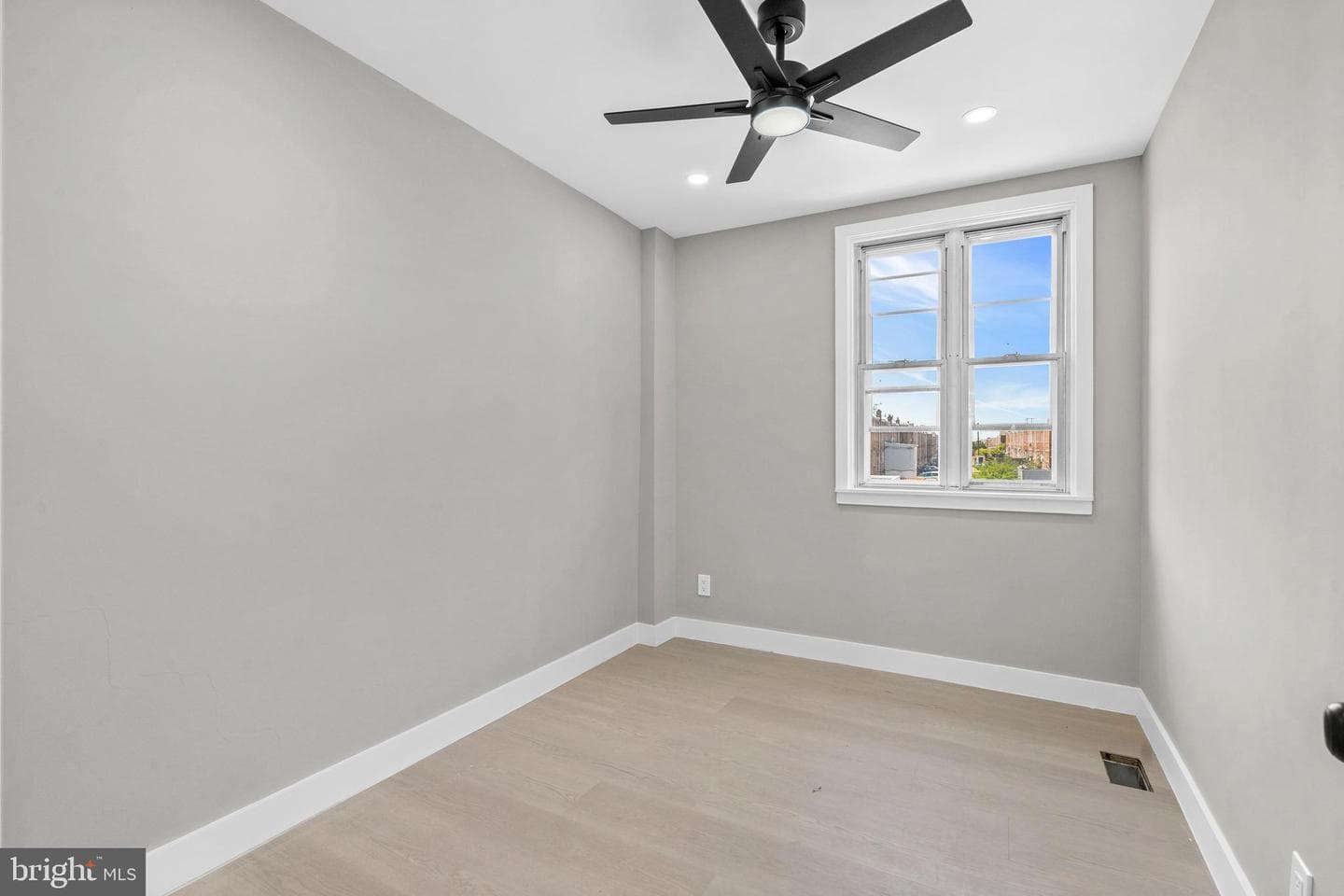 6908 Roosevelt Boulevard photo 14