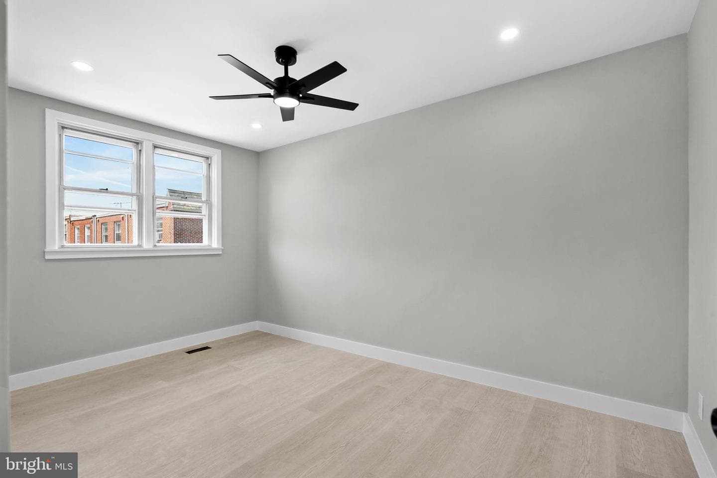 6908 Roosevelt Boulevard photo 16