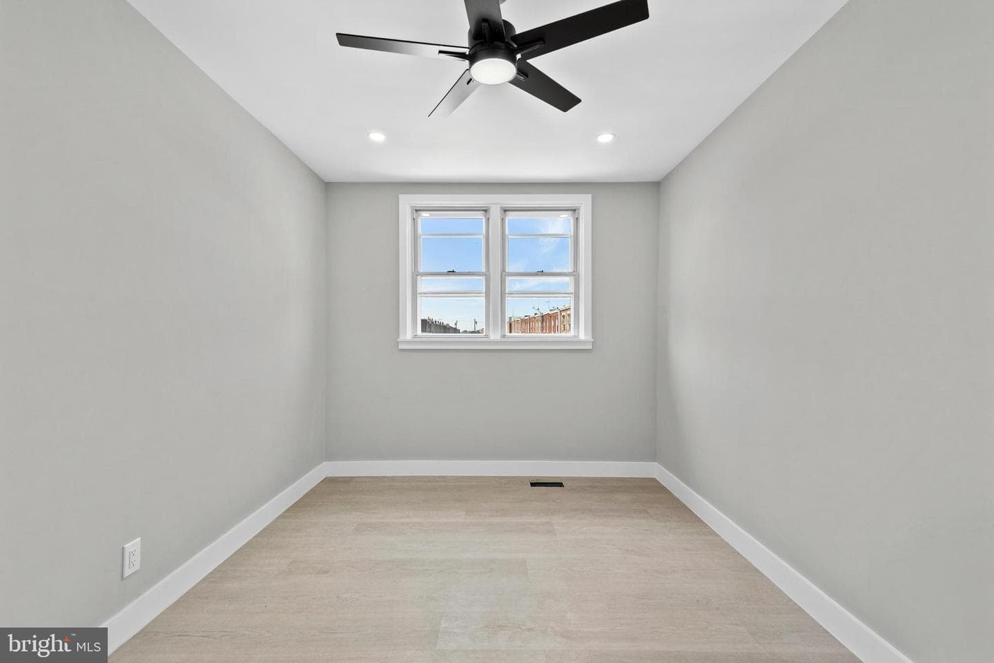 6908 Roosevelt Boulevard photo 17