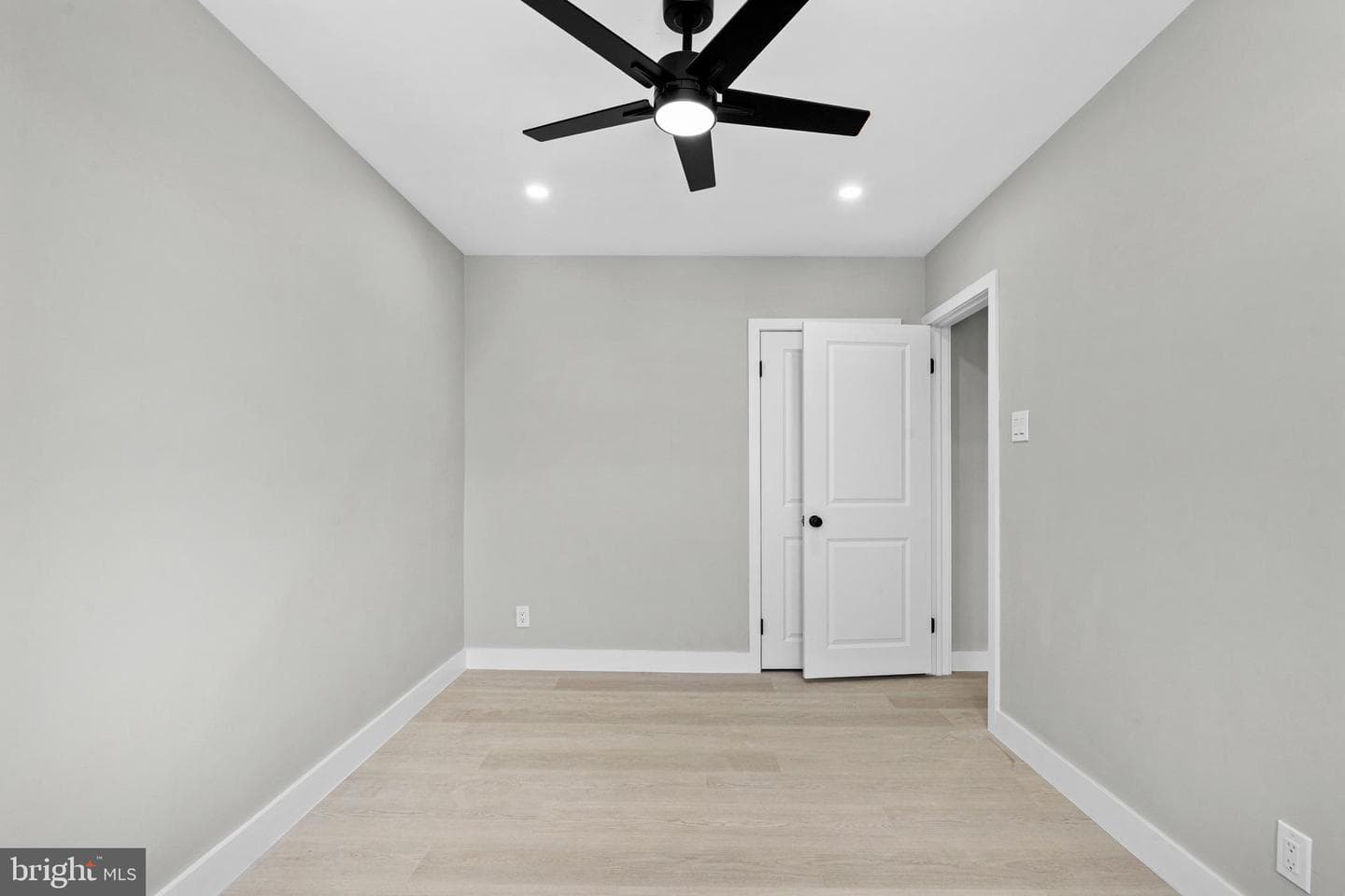 6908 Roosevelt Boulevard photo 18