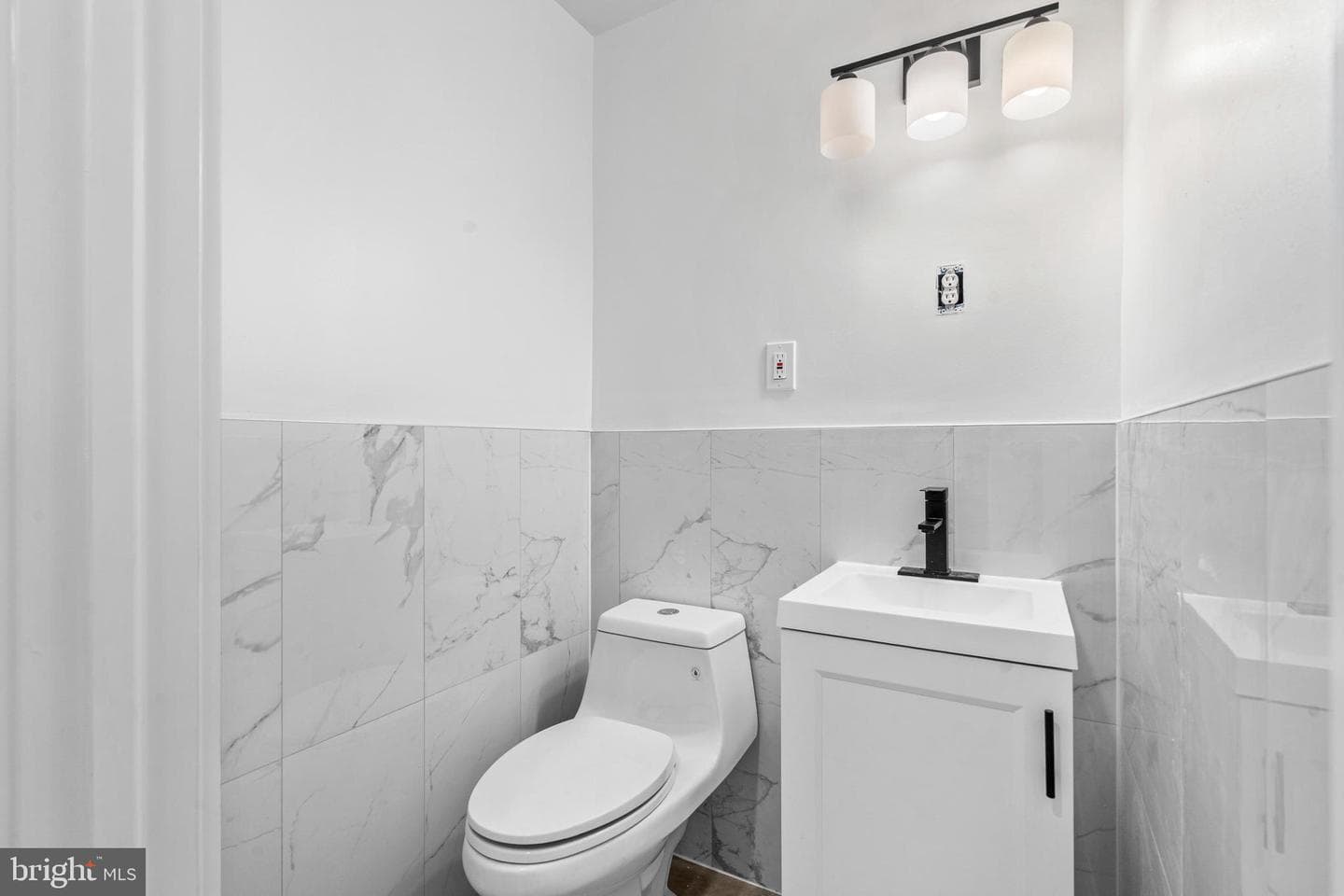 6908 Roosevelt Boulevard photo 25