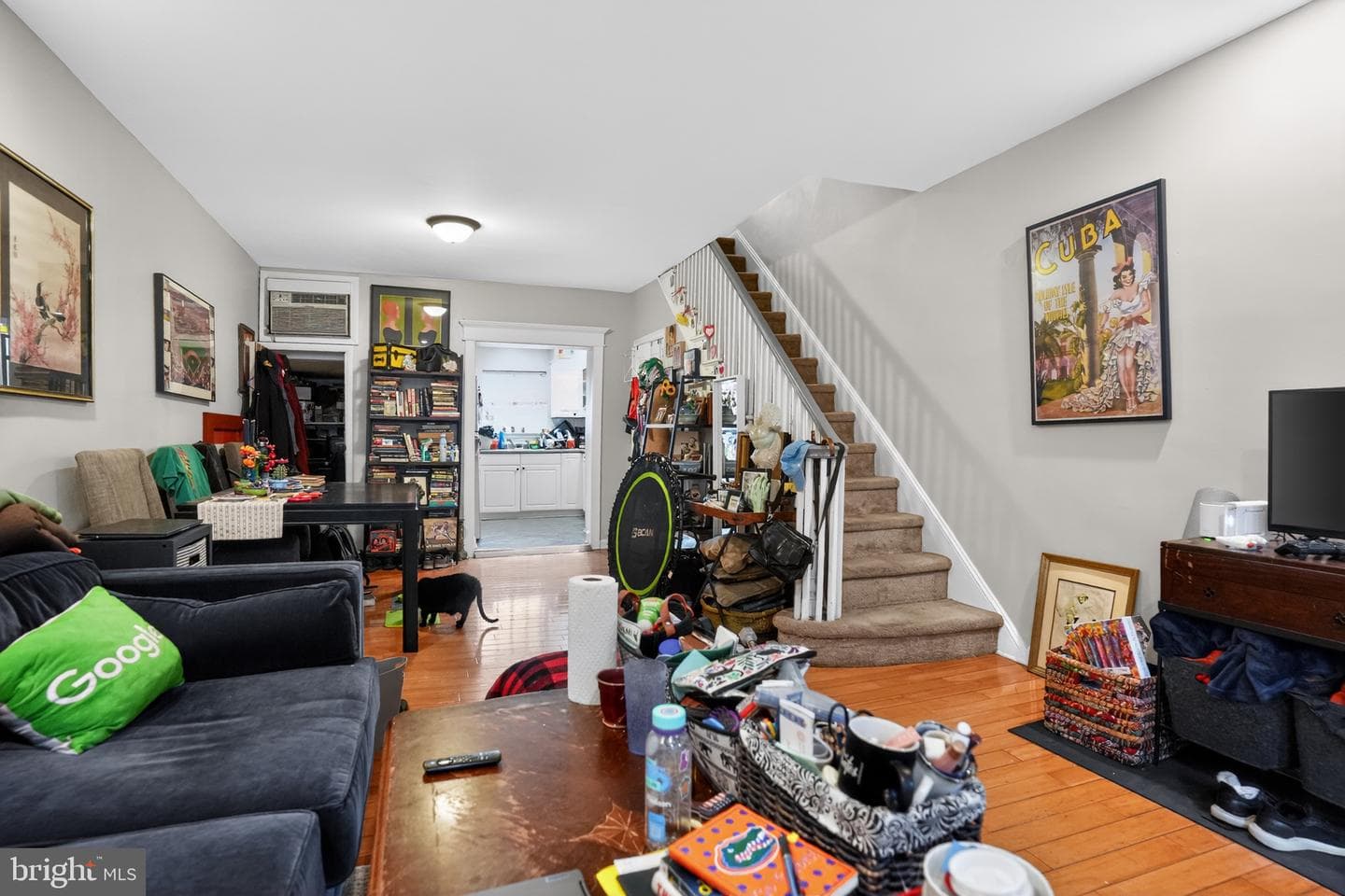 945 Daly Street photo 4
