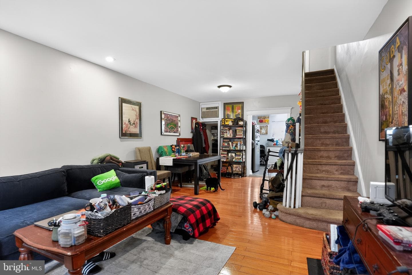 945 Daly Street photo 5