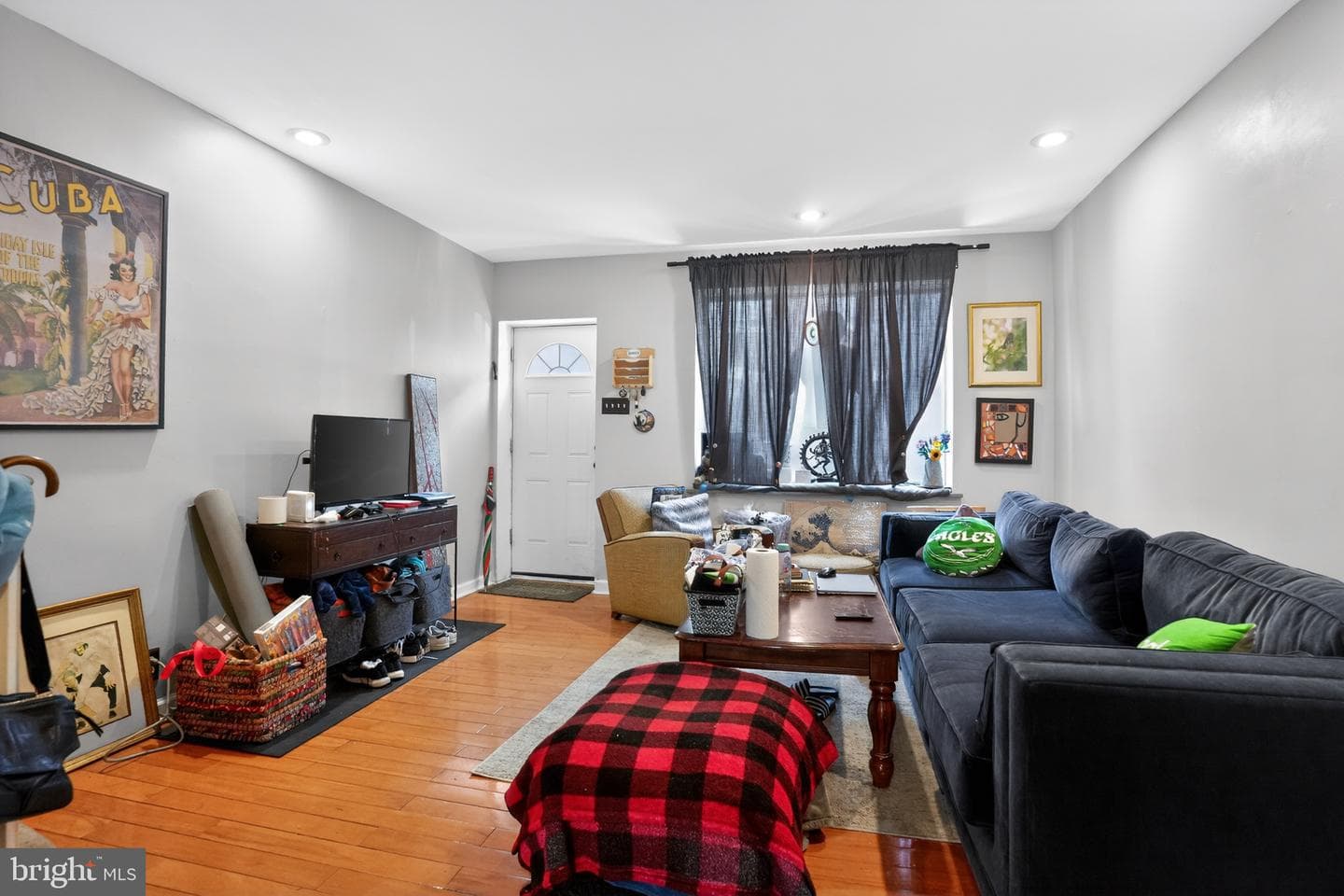 945 Daly Street photo 6